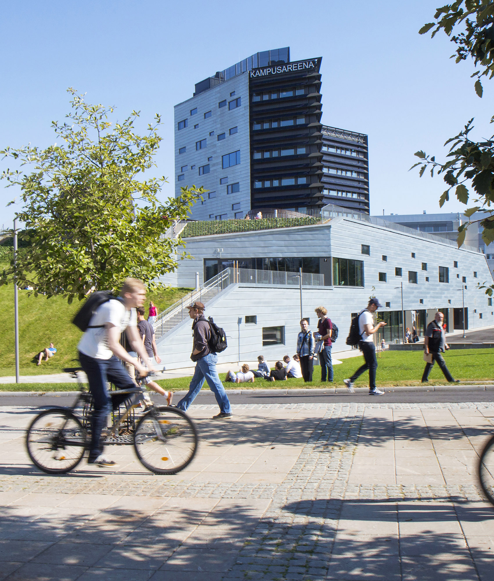 Tampereen teknillisen yliopiston kampusalueen keskelle avattiin  elokuussa 2015 Kampusareena, jossa toimii kymmeniä eri yrityksiä. Viidennessä kerroksessa sijaitsee osaajien kohtauspaikka Kampusklubi.