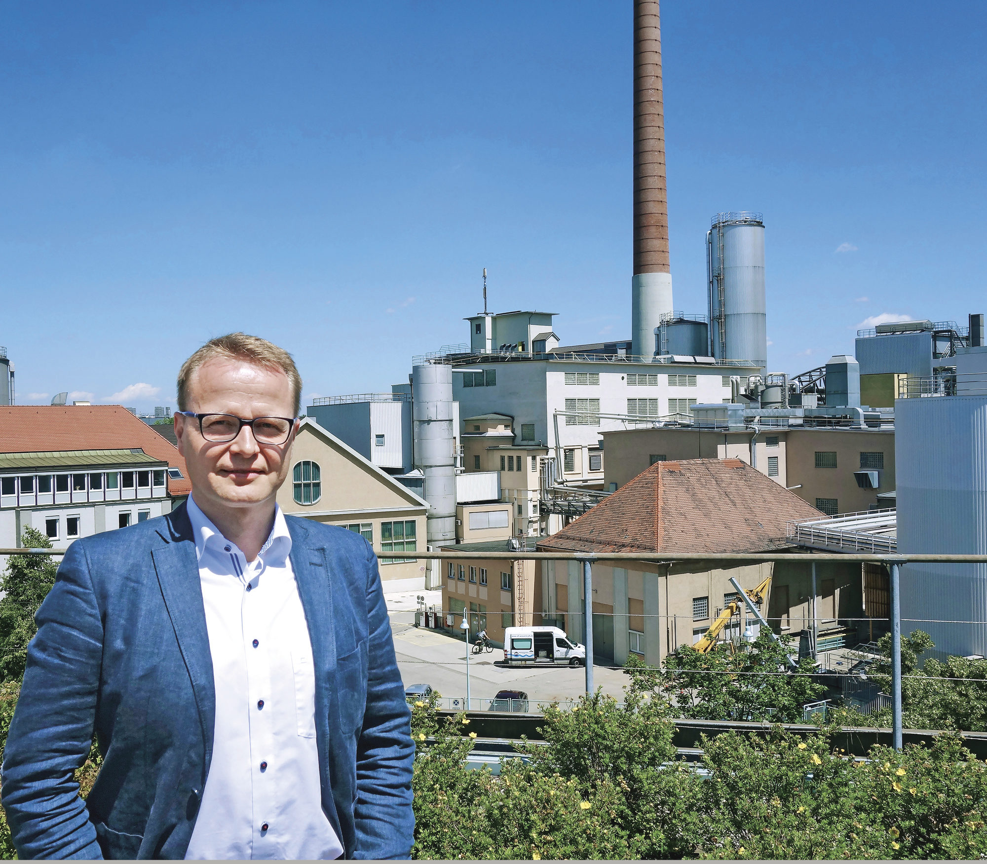 Mikko Torkkeli työskentelee UPM:n paperialan Euroopan keskuksessa Augsburgissa, Etelä-Saksassa. Hänen nykyiset työtehtävänsä liittyvät myynnin operatiivisen suunnitteluun.