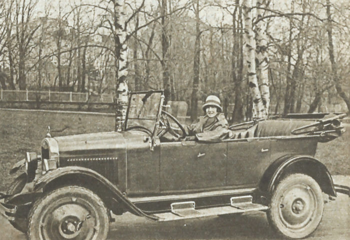 Kuva Suomen Kuvalehti 20/1925

Autoilevat naiset olivat uutisaihe  Suomessa 1920-­luvulla.  Nyt samasta  aiheesta uutisoidaan Saudi-­Arabiassa.